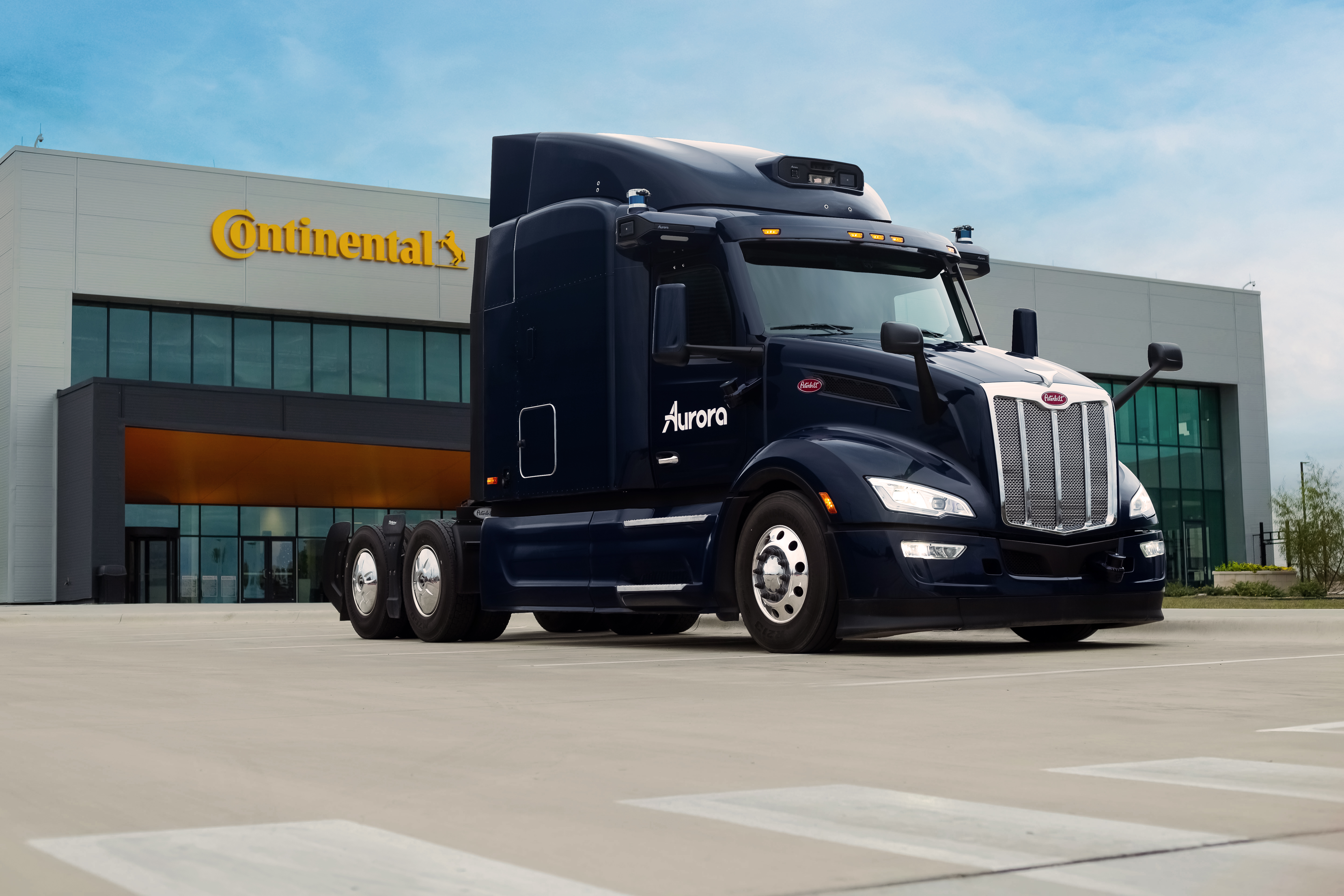 Aurora ha ultimato il progetto dei suoi camion robot. La produzione in serie inizierà nel 2027 Aurora ha ultimato il progetto dei suoi camion robot. La produzione in serie inizierà nel 2027