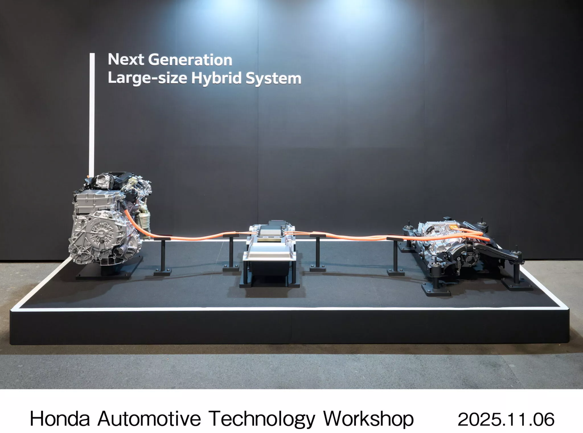 Presentazione del nuovo ibrido V6 a un evento Honda