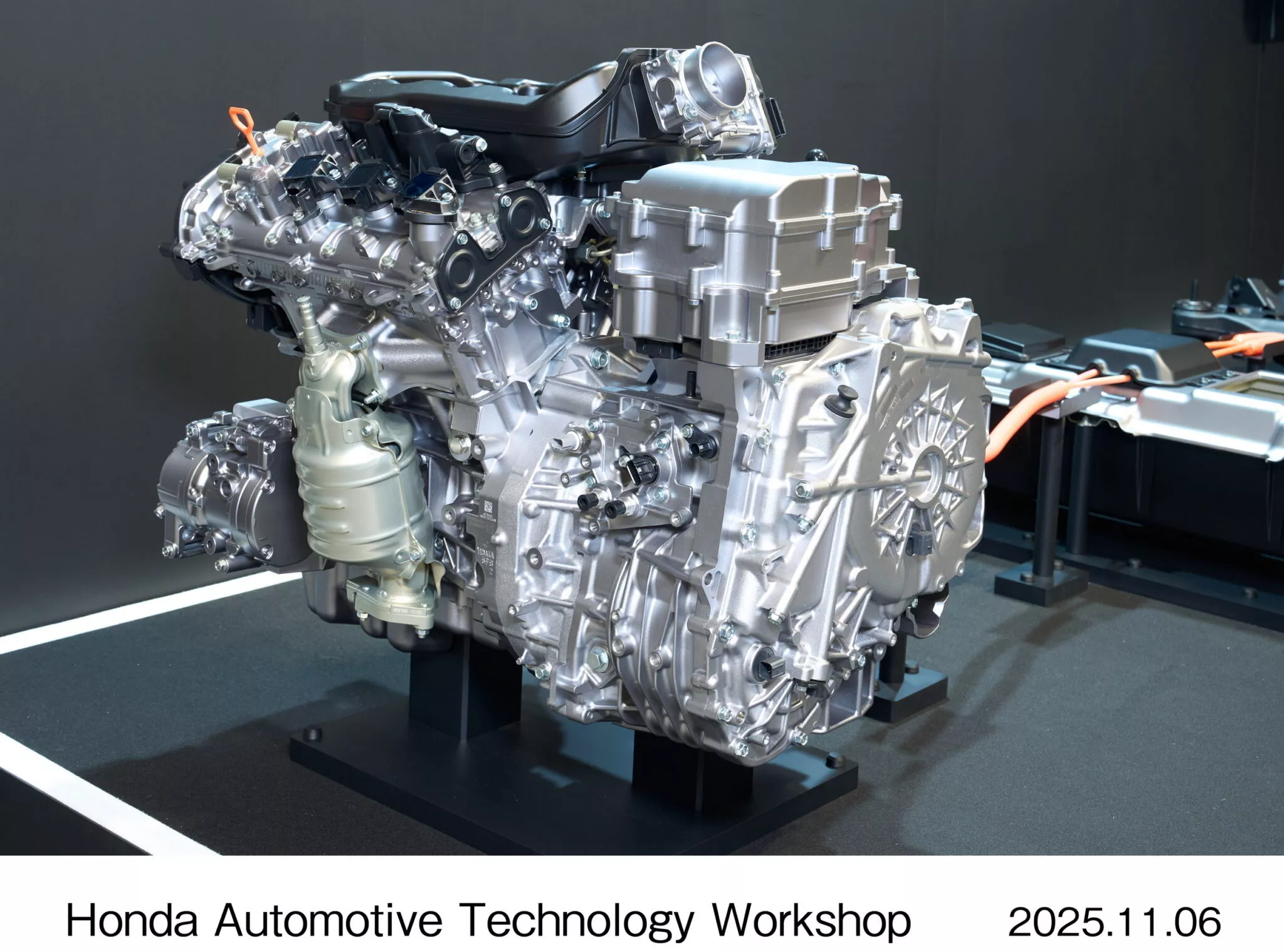 Elementi del nuovo sistema ibrido Honda allo stand