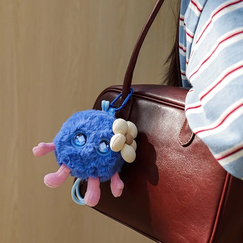 Smart Hanhan attaccato a uno zaino