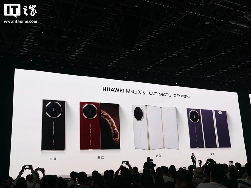 Smartphone Huawei Mate XTs in diversi colori Smartphone Huawei Mate XTs in diversi colori