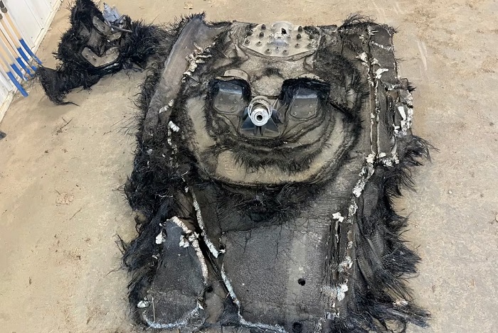 "Regalo" dal cielo: un agricoltore canadese ha trovato nel suo campo un detrito spaziale di 40 chili, probabilmente il relitto di un razzo SpaceX-2 "Regalo" dal cielo: un agricoltore canadese ha trovato nel suo campo un detrito spaziale di 40 chili, probabilmente il relitto di un razzo SpaceX-2