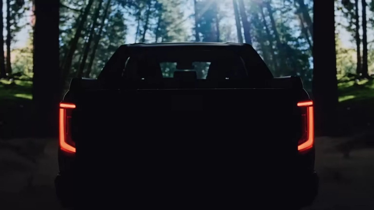 Teaser del nuovo Toyota Hilux 6