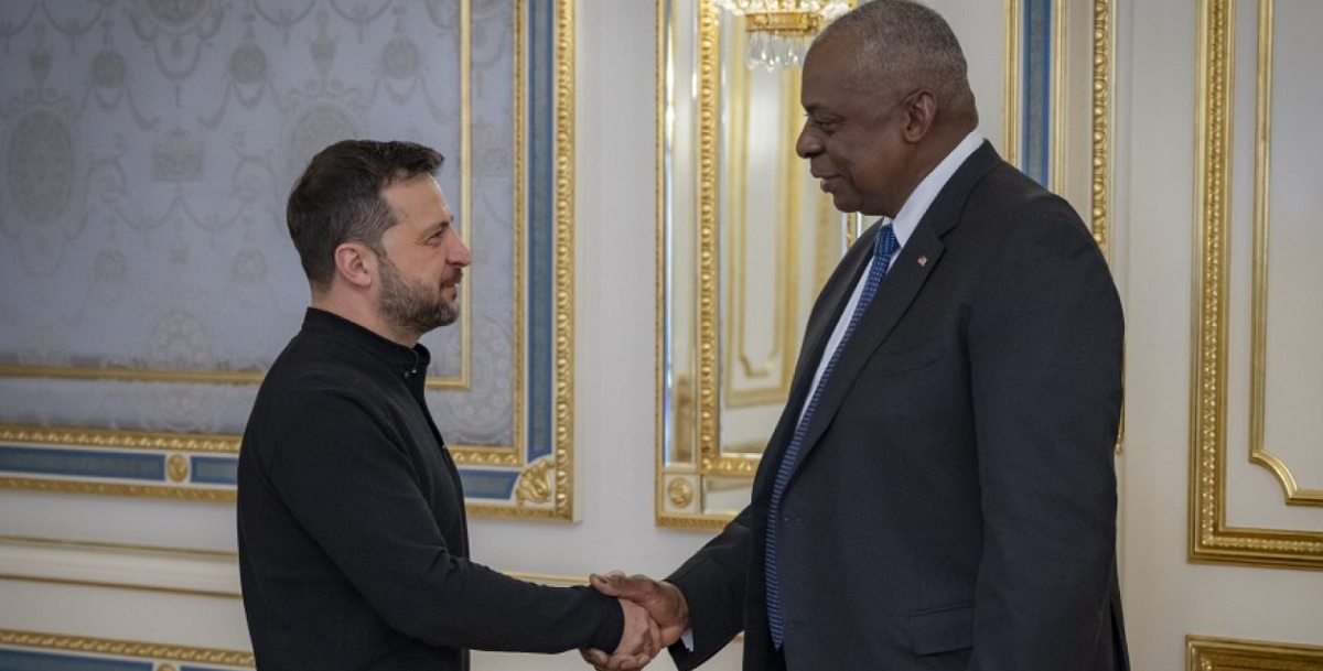 Gli Stati Uniti hanno stanziato un nuovo pacchetto di aiuti militari di 400 milioni di dollari all'Ucraina e forniranno 800 milioni di dollari per finanziare la produzione di droni ucraini. Gli Stati Uniti hanno stanziato un nuovo pacchetto di aiuti militari di 400 milioni di dollari all'Ucraina e forniranno 800 milioni di dollari per finanziare la produzione di droni ucraini.