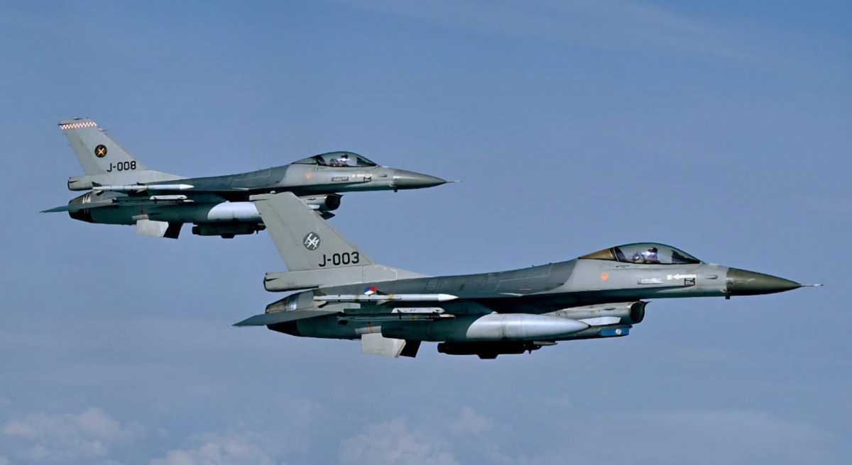 I Paesi Bassi consegnano il primo lotto di caccia F-16 Fighting Falcon all'Ucraina I Paesi Bassi consegnano il primo lotto di caccia F-16 Fighting Falcon all'Ucraina