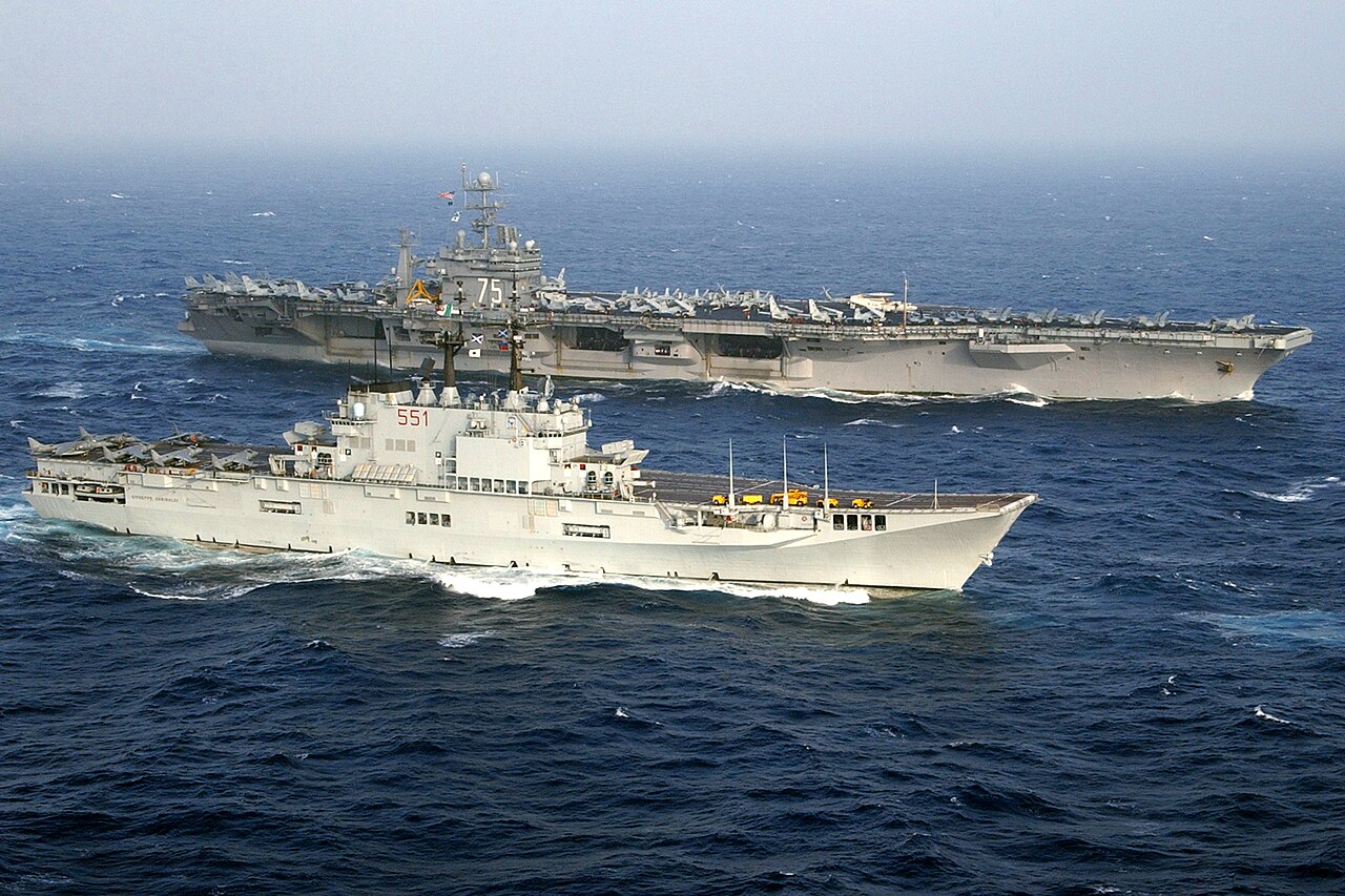 Giuseppe Garibaldi e la portaerei USS Harry S. Truman. Illustrazione: US NAVY Le portaerei ITS Giuseppe Garibaldi e USS Harry S. Truman