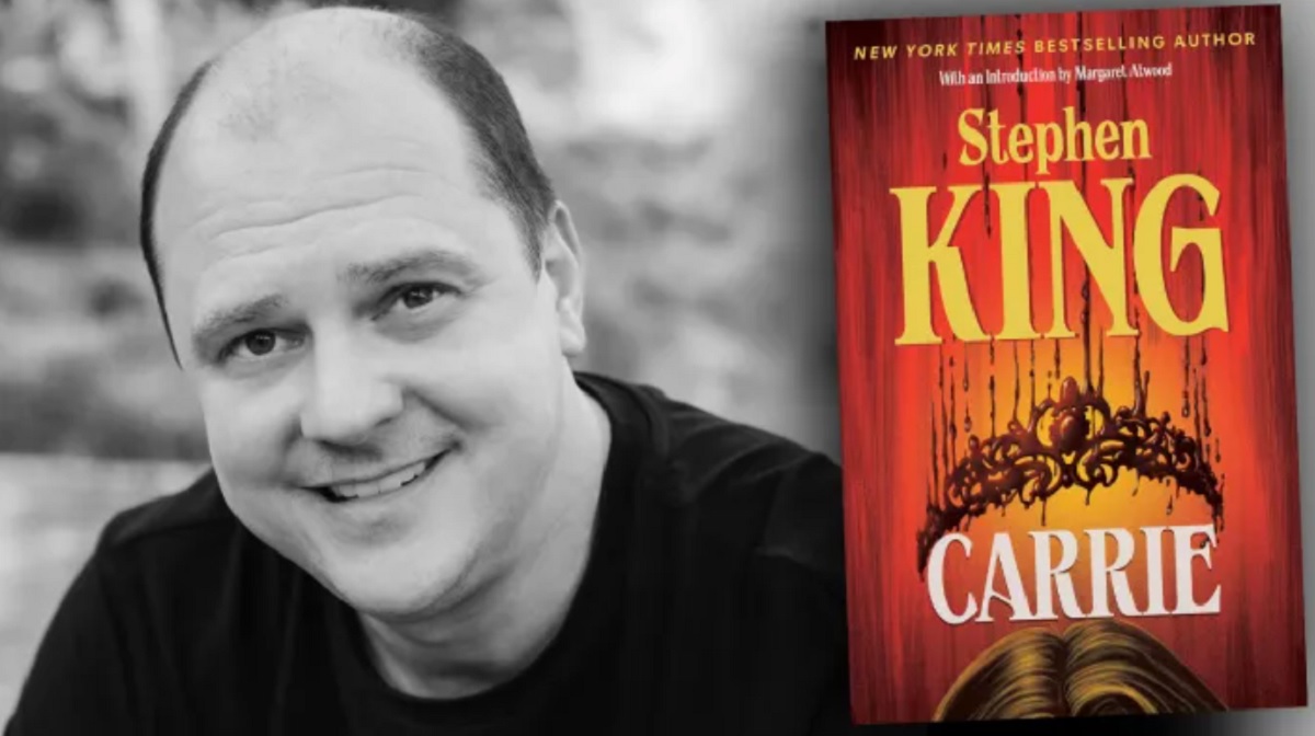 Media: è in produzione un nuovo adattamento cinematografico del romanzo cult di Stephen King "Carrie", al quale sta lavorando il regista Mike Flanagan Media: è in produzione un nuovo adattamento cinematografico del romanzo cult di Stephen King "Carrie", al quale sta lavorando il regista Mike Flanagan