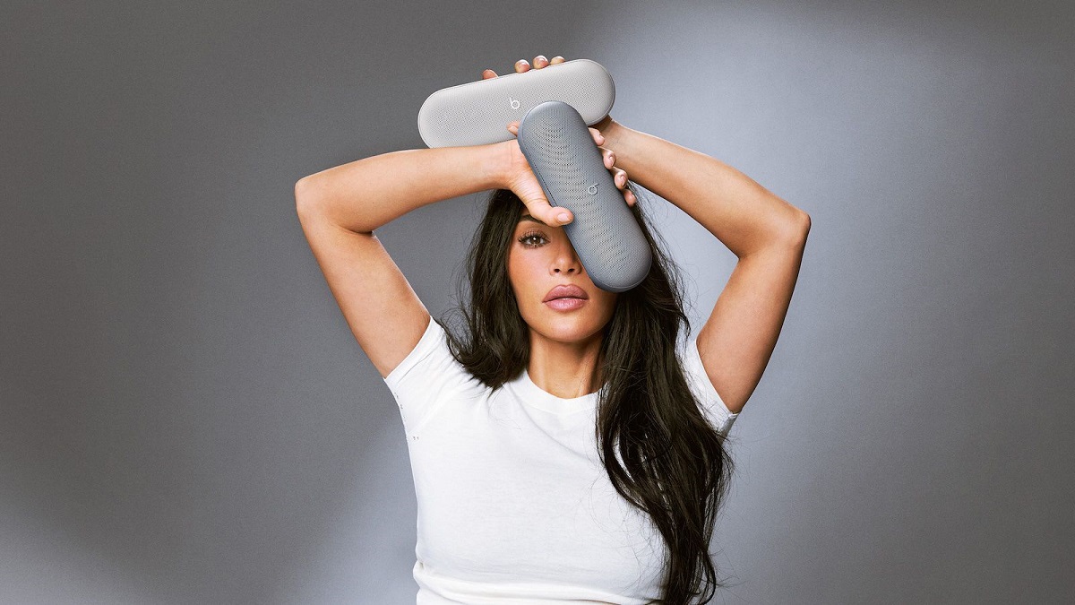 Kim Kardashian e Apple hanno presentato l'altoparlante wireless Beats Pill in due nuovi colori Kim Kardashian e Apple hanno presentato l'altoparlante wireless Beats Pill in due nuovi colori