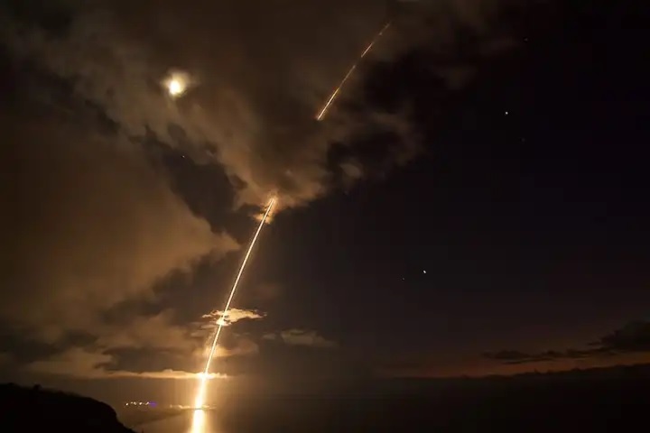 Un missile balistico a raggio intermedio lanciato dalle Hawaii nel 2017. Illustrazione: Agenzia per la difesa missilistica