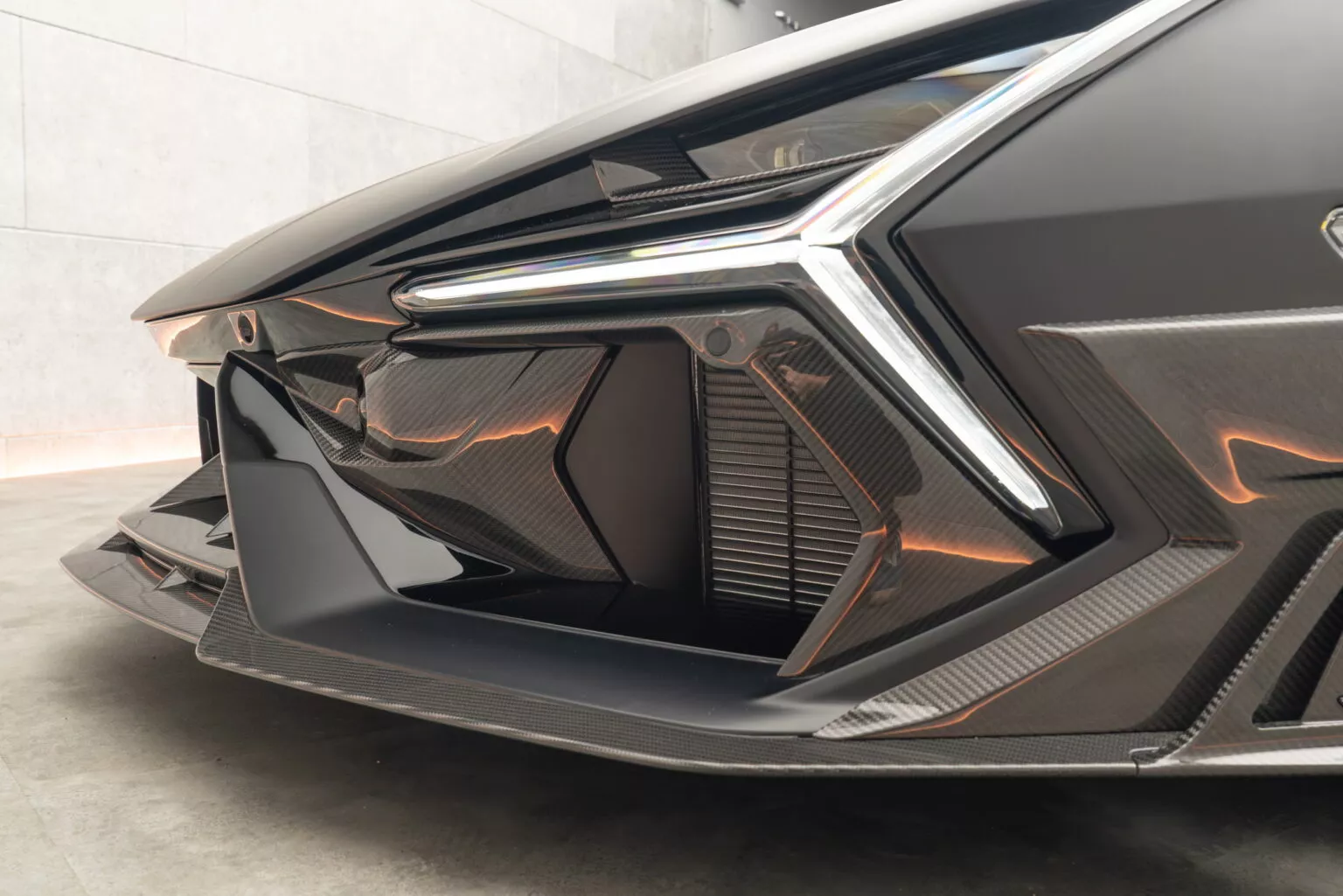 Lamborghini Rivolta con carrozzeria in fibra di carbonio Mansory