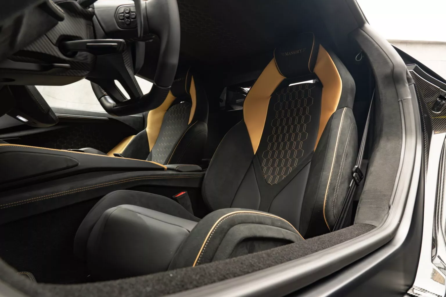 Interni della Lamborghini Revuelto by Mansory