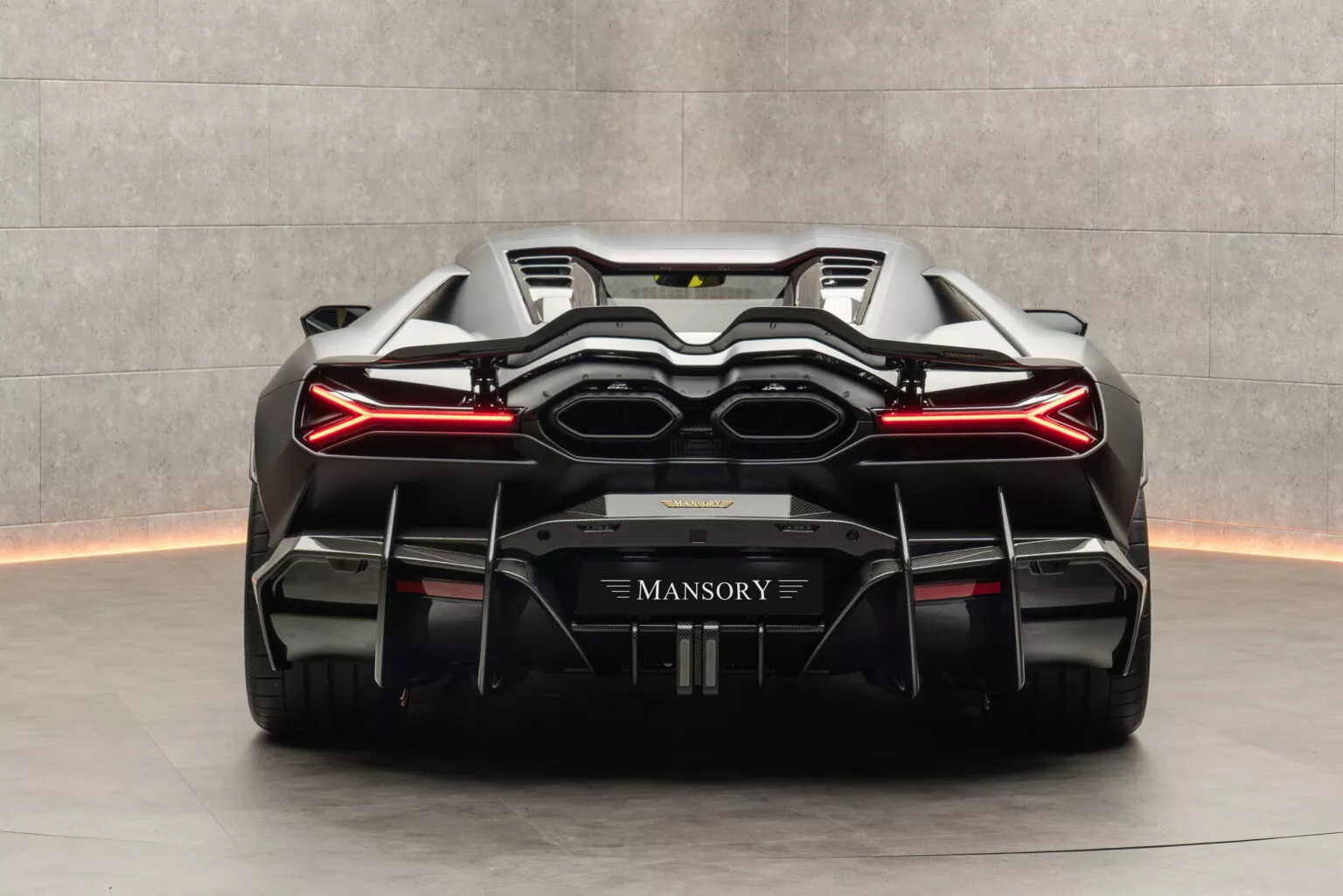 Cerchi in lega FV.10 sulla Lamborghini Revuelto by Mansory