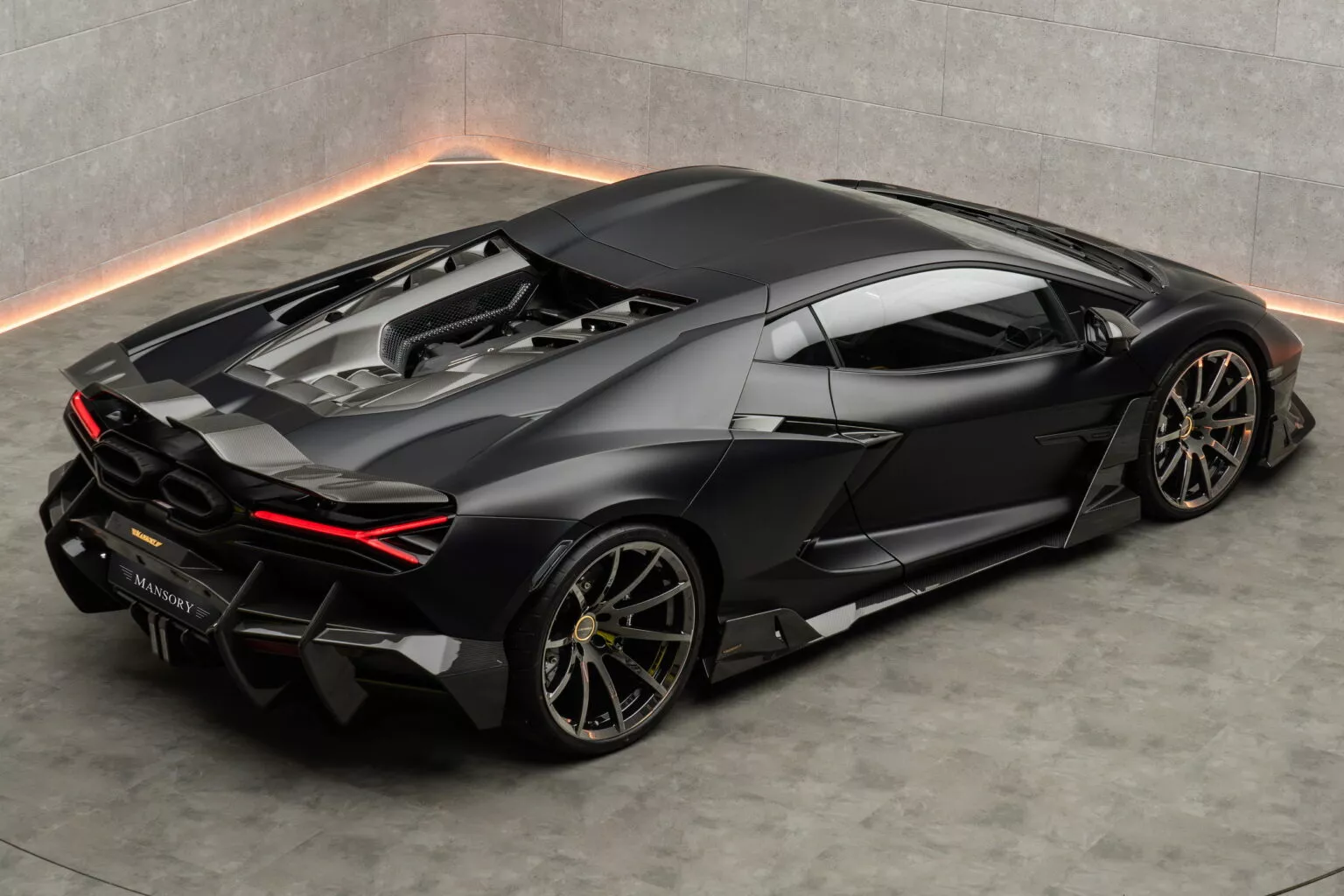 Splitter anteriore aggressivo per la Lamborghini Revuelto by Mansory