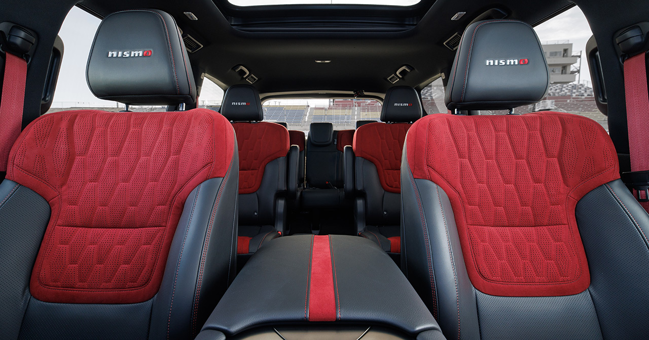 In un test drive della Nissan Armada NISMO.