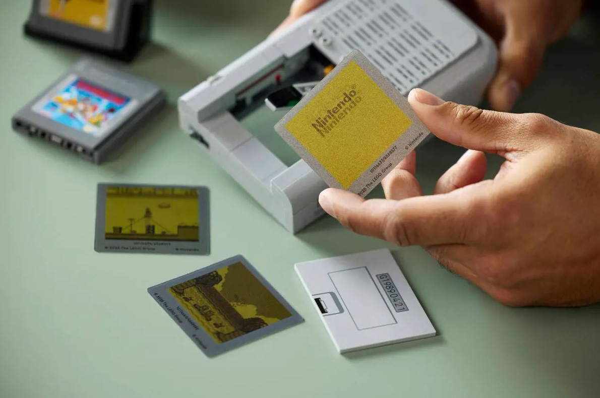 LEGO Game Boy in formato espositivo LEGO Game Boy in formato espositivo