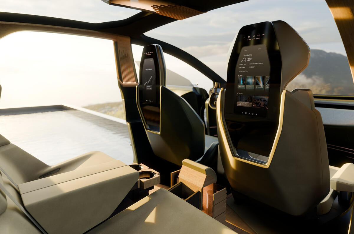 Interno posteriore del Lexus LS Coupé