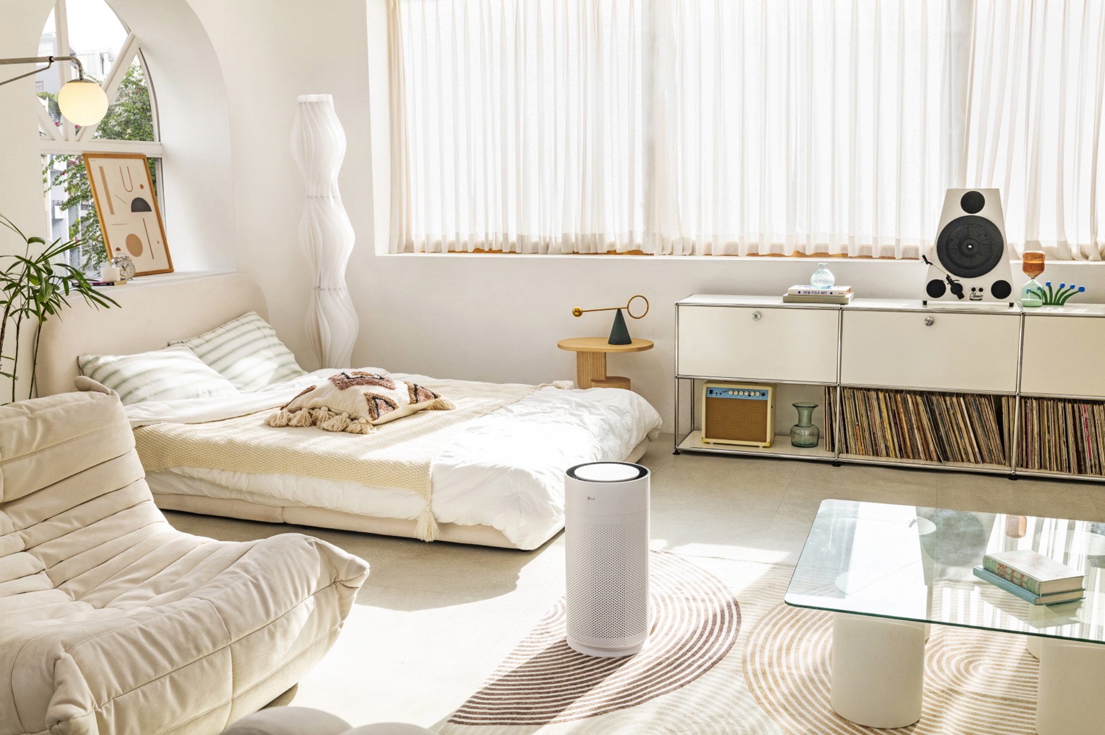 LG PuriCare AeroHit in un corpo bianco come la neve