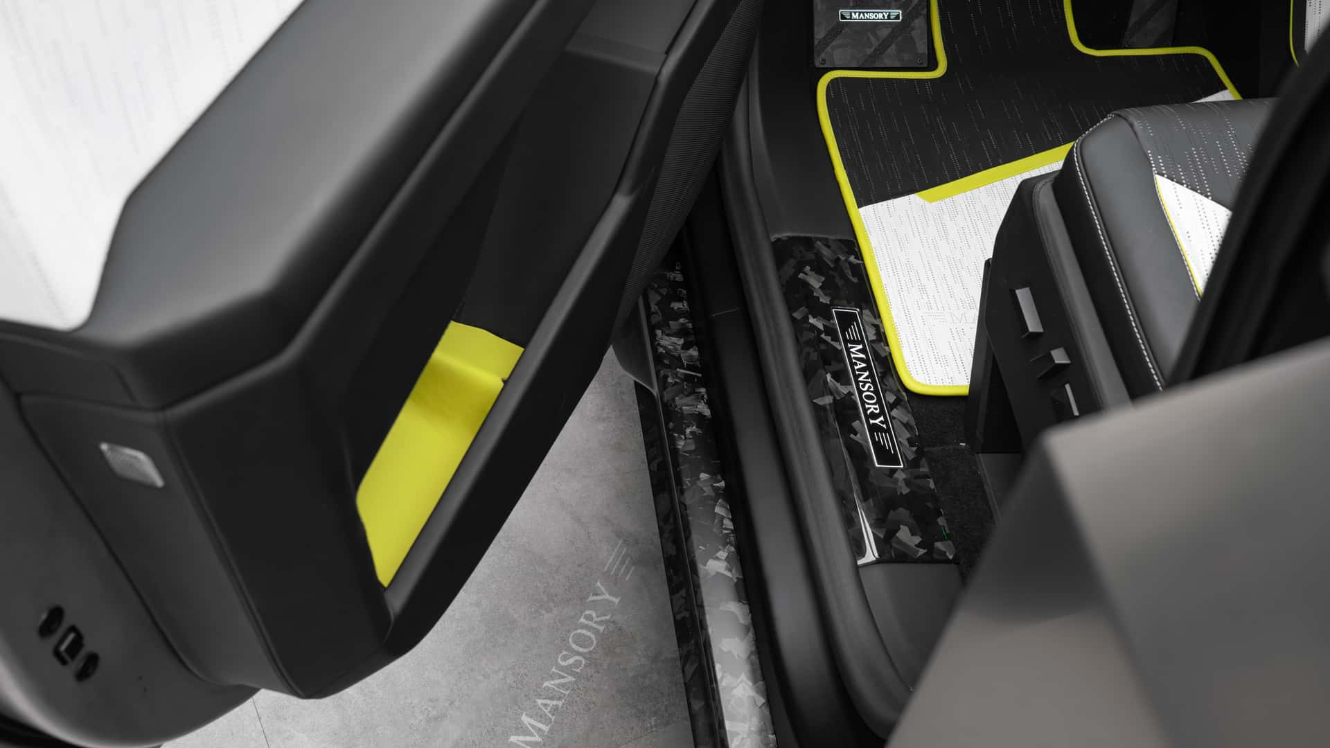 Mansory Allungamento Tesla Cybertruck Un'altra angolazione Mansory Allungamento Tesla Cybertruck Un'altra angolazione