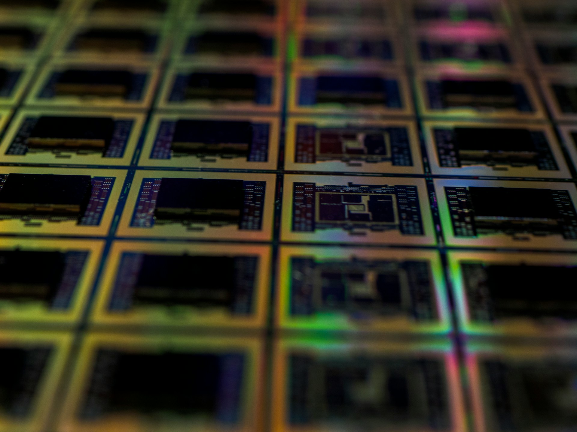 Stati Uniti e UE sfruttano l'intelligenza artificiale per trovare sostanze chimiche alternative per la produzione di chip Stati Uniti e UE sfruttano l'intelligenza artificiale per trovare sostanze chimiche alternative per la produzione di chip