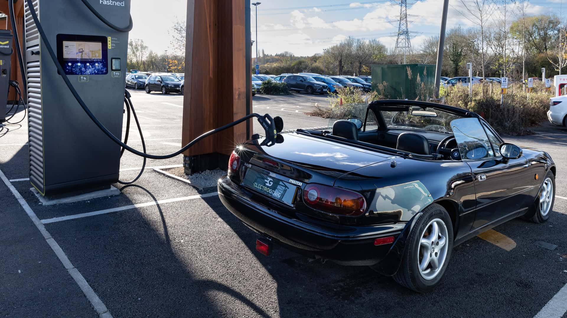 Mazda MX-5 NA elettrificata - vista 2