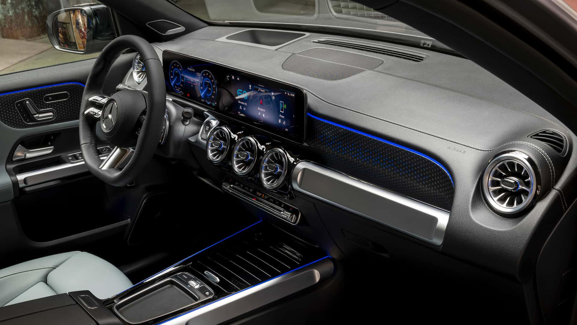 Interni della Mercedes-Benz EQB. Foto