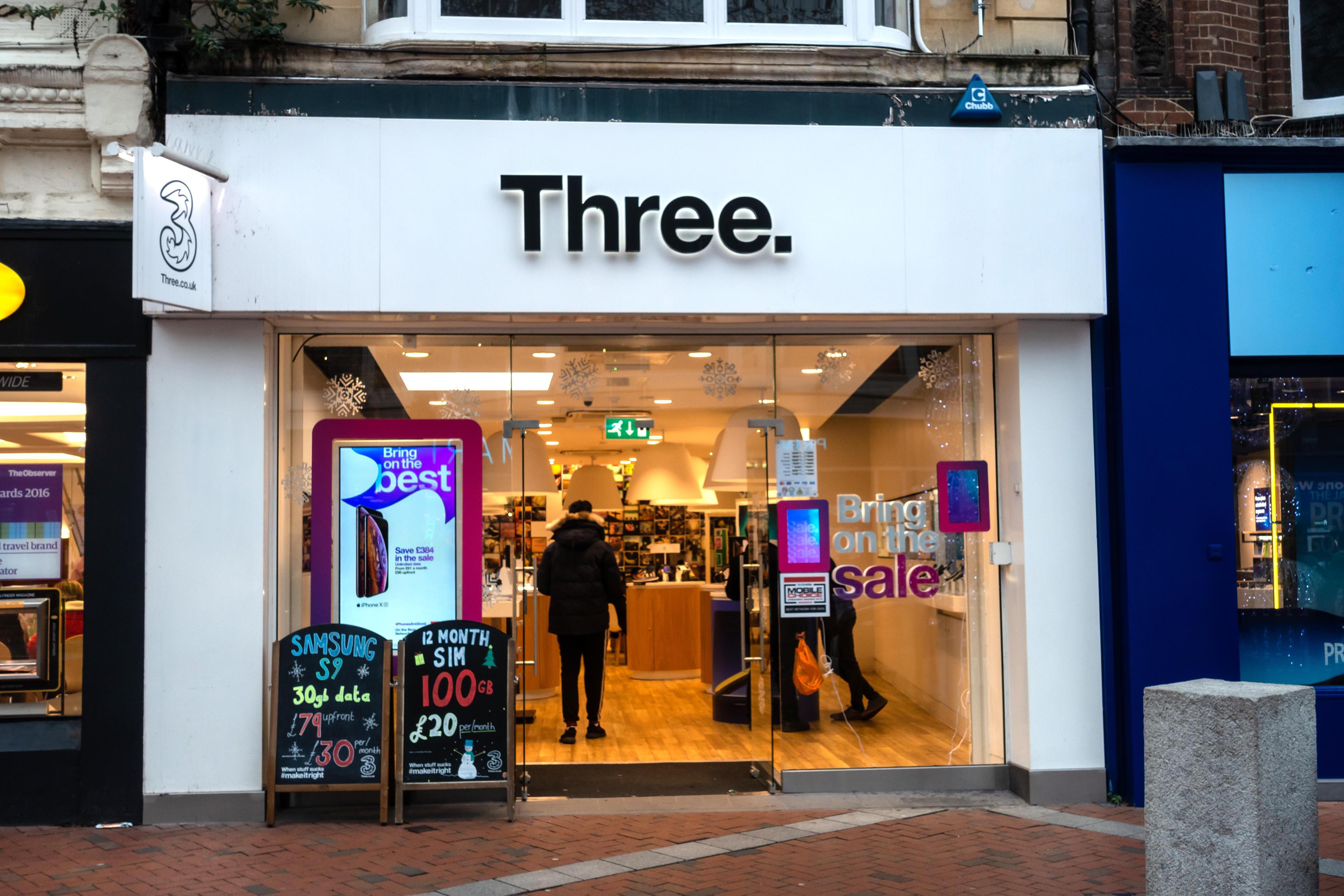 L'operatore di telefonia mobile Three ha lanciato un piano Business Broadband con 5G e una velocità media di 100 Mbps al prezzo di 14,17€.