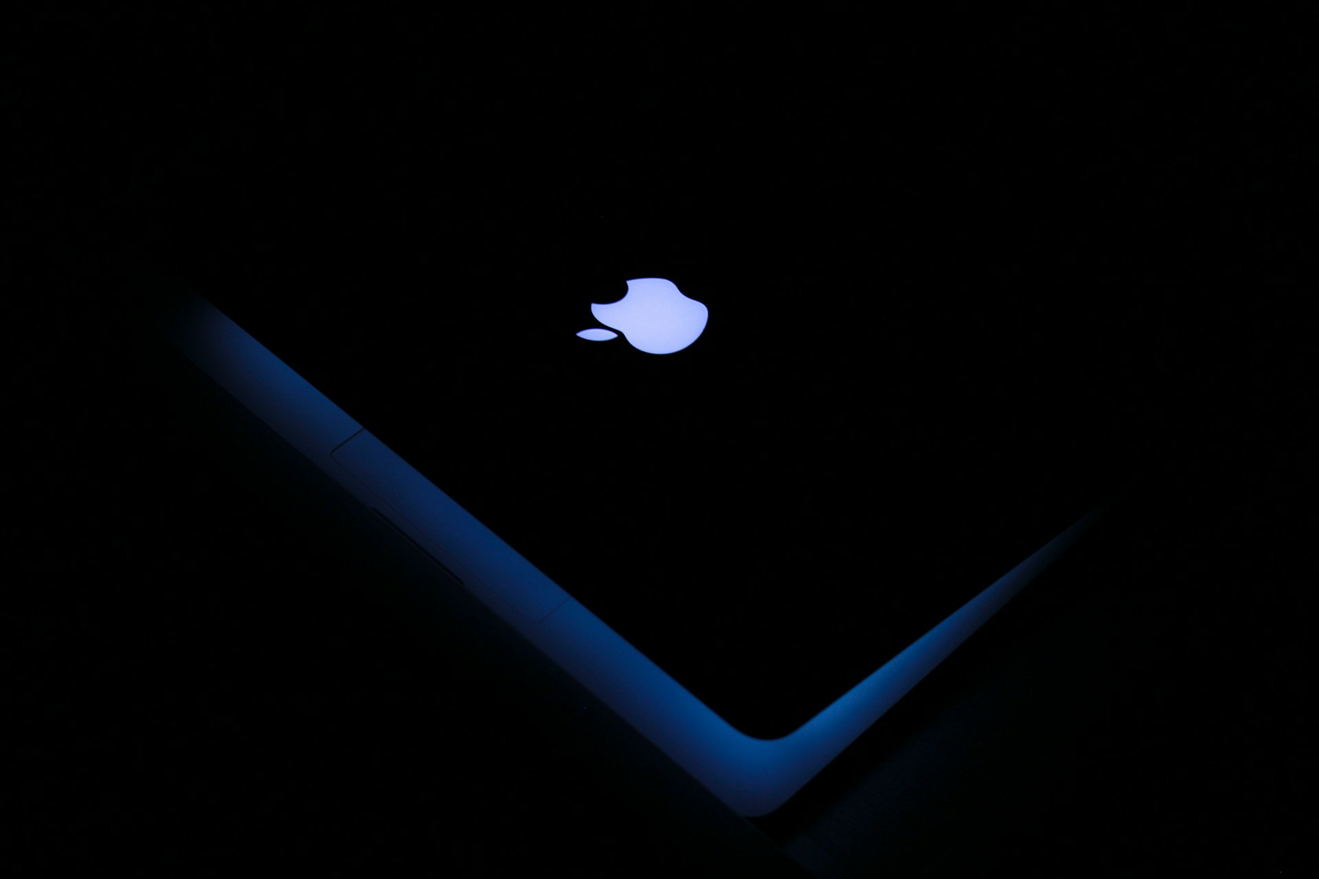Apple ha rilasciato modelli linguistici OpenELM compatti da far girare sui gadget Apple ha rilasciato modelli linguistici OpenELM compatti da far girare sui gadget