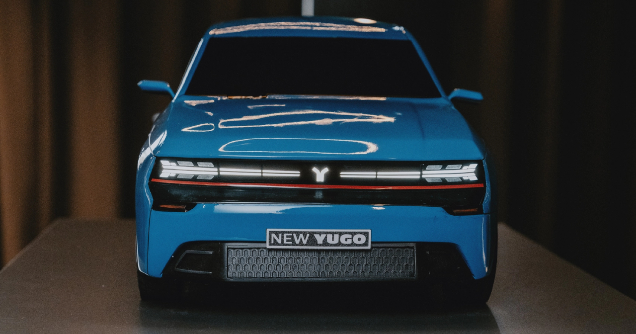 Un modello del nuovo Yugo all'evento Car Design