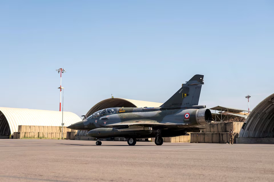 Il caccia francese si prepara a partire dal Ciad