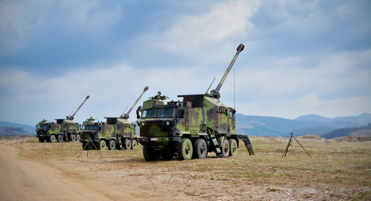 Cannoni semoventi serbi da 155 mm Nora B52