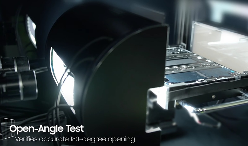 Controllo qualità del Galaxy Z TriFold