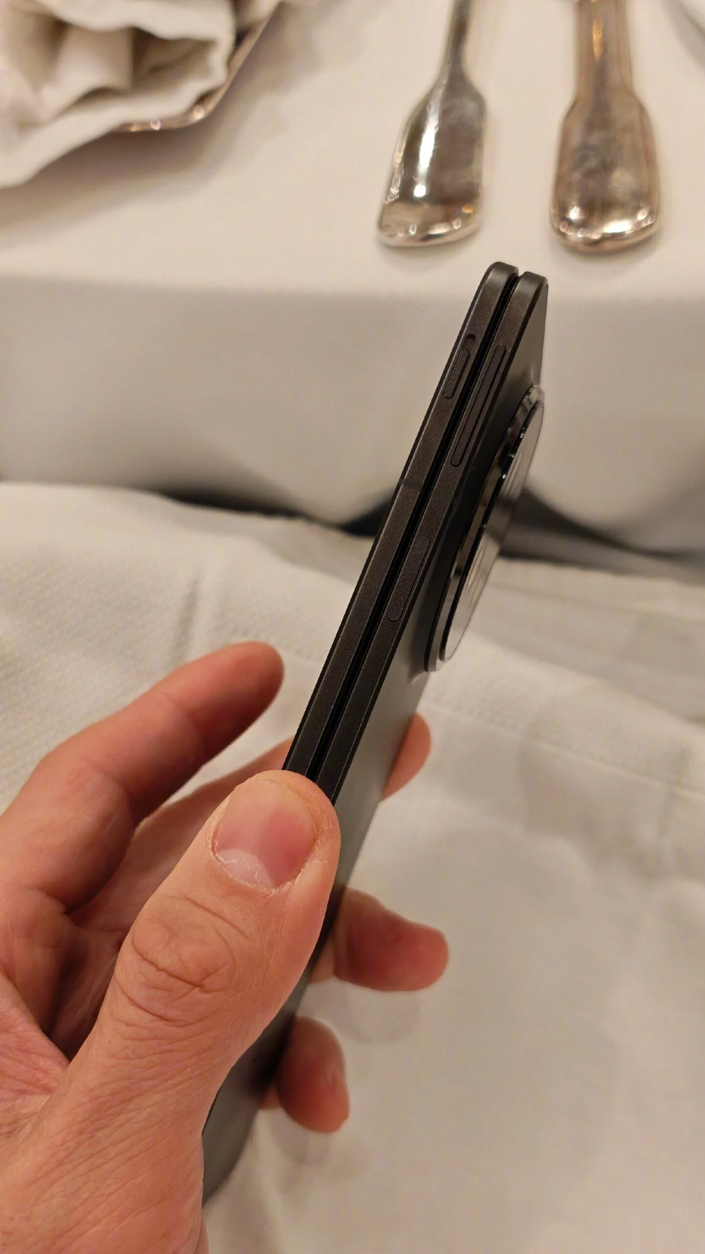 Oppo Find N5: immagine del pannello frontale