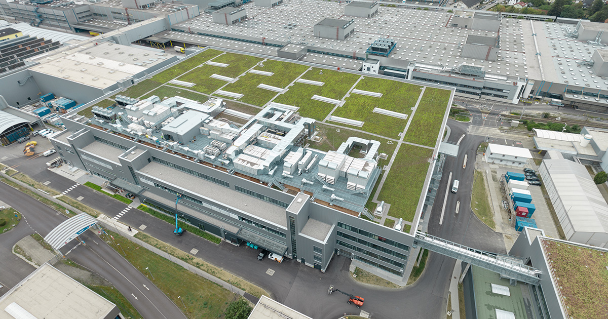 Nuova officina di assemblaggio motori elettrici Nuova sala di assemblaggio dei motori elettrici nello stabilimento del BMW Group a Steyr