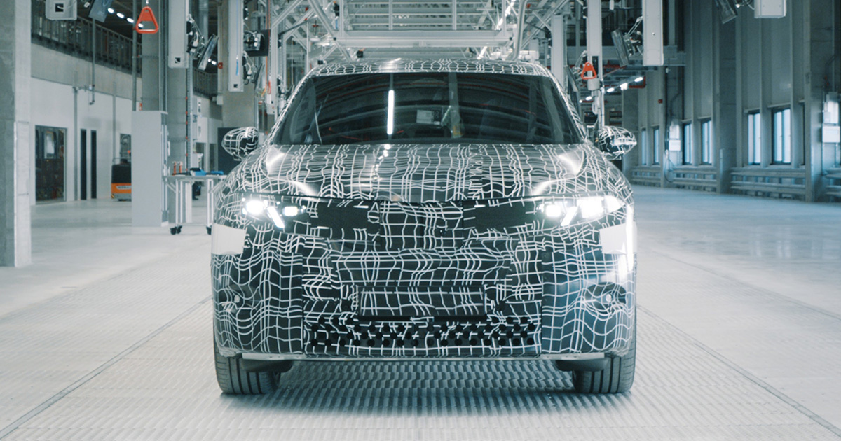 Prototipo BMW iX3 Neue Klasse Il prototipo BMW iX3 Neue Klasse nello stabilimento del BMW Group a Debrecen