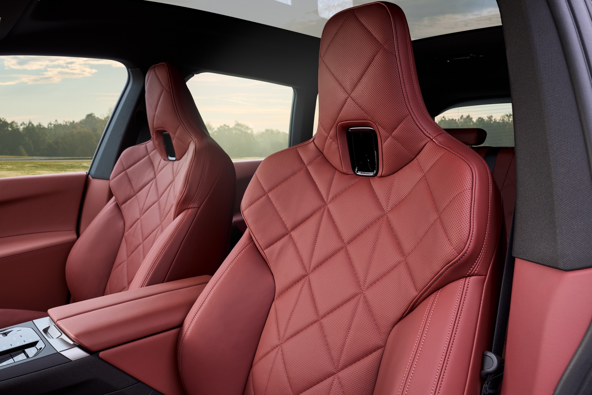 L'abitacolo della BMW iX con il nuovo cruscotto L'abitacolo della BMW iX con il nuovo cruscotto