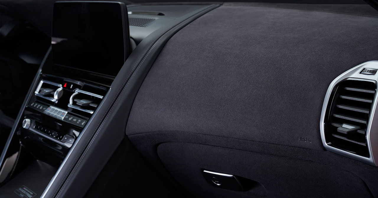 BMW M850i Edition M Heritage con rifiniture personalizzate