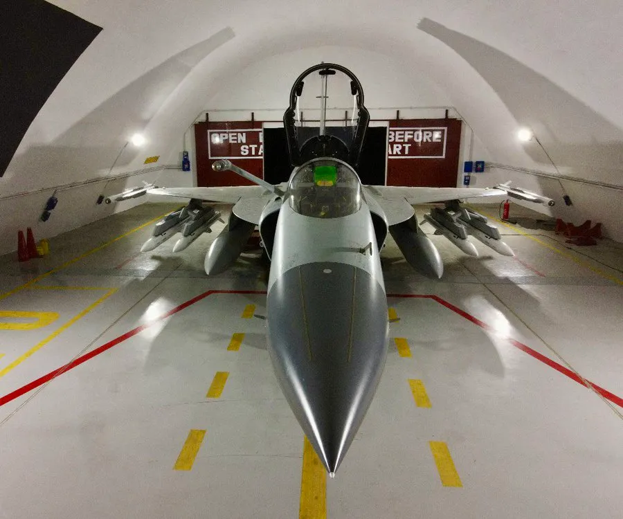 Caccia JF-17 Block III Thunder del Pakistan con missili PL-15