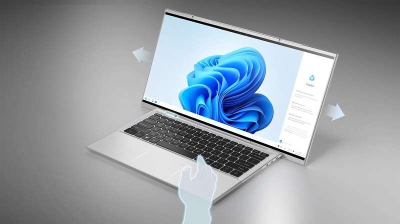 Notebook Compal con schermo retrattile in azione Notebook Compal con schermo retrattile in azione