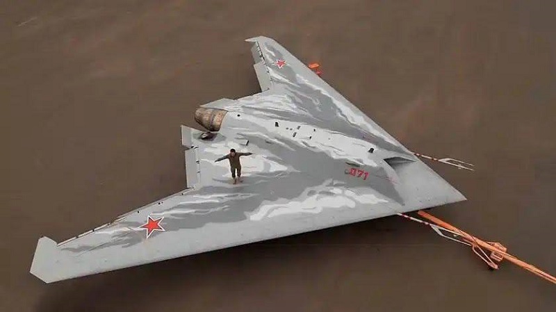 Il drone stealth russo segreto S-70 si è schiantato in Ucraina: gli esperti hanno individuato il suo punto debole (video)-2 Il drone stealth russo segreto S-70 si è schiantato in Ucraina: gli esperti hanno individuato il suo punto debole (video)-2