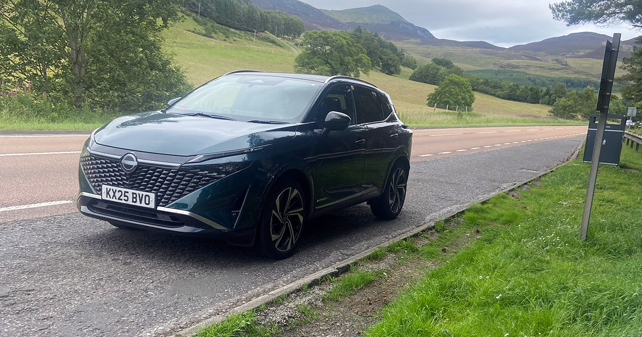 Nissan Qashqai crossover in pista