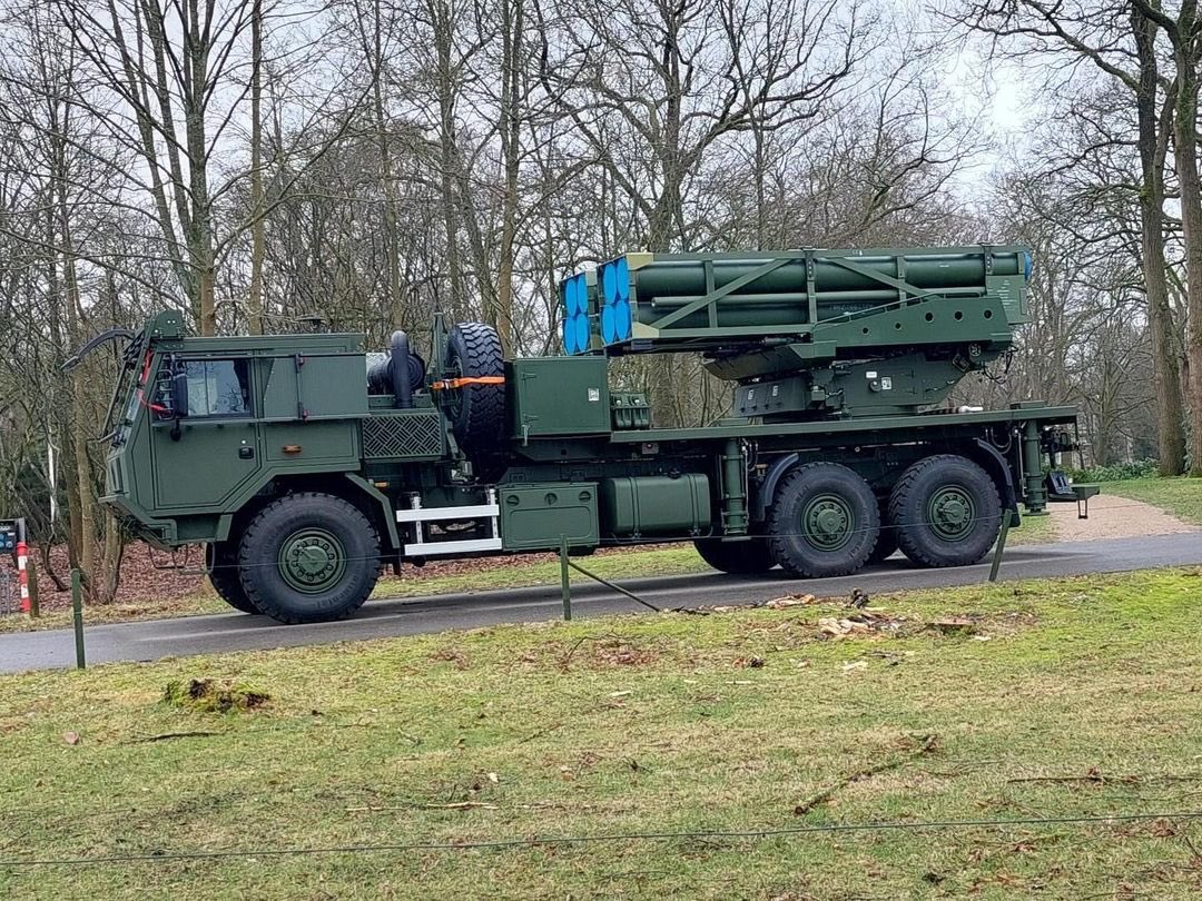 Lanciatore MLRS PULS Lanciatore PULS MLRS per i Paesi Bassi