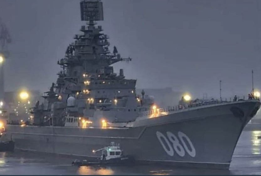 L'incrociatore a propulsione nucleare Admiral Nakhimov in fase di collaudo L'incrociatore a propulsione nucleare Admiral Nakhimov in fase di collaudo