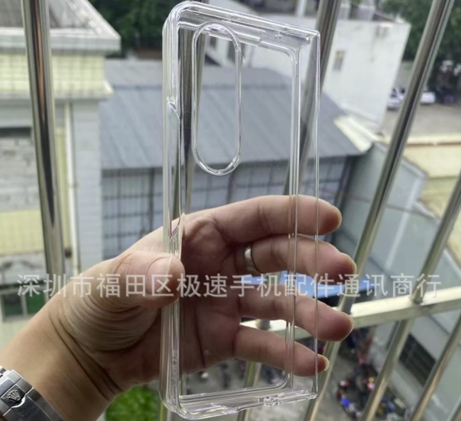Foto della custodia protettiva Samsung Galaxy Z Fold4 con nuove proporzioni dello schermo-6