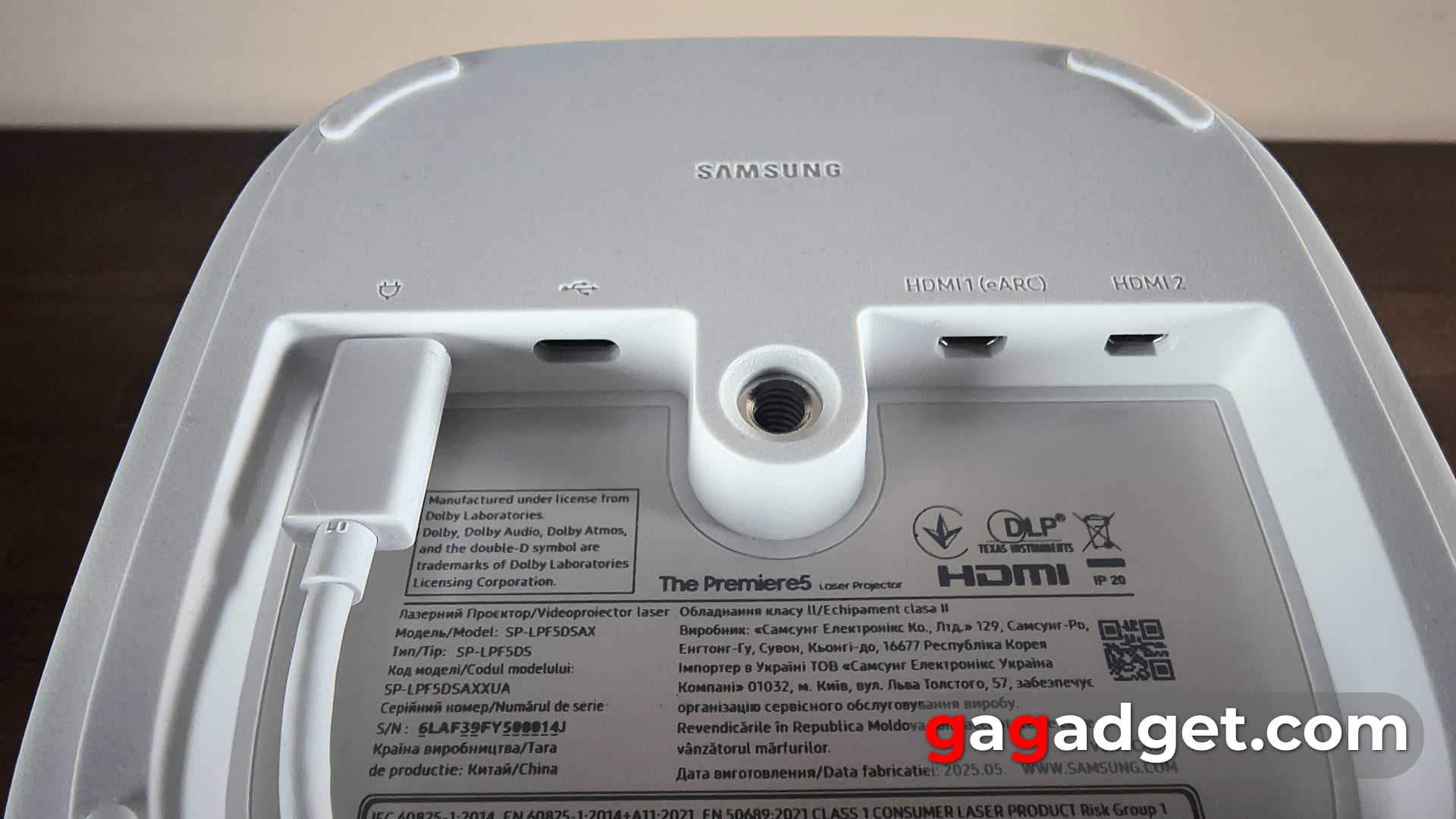 Ora la vostra scrivania è sensibile al tocco: recensione del proiettore laser interattivo Samsung The Premiere 5-10