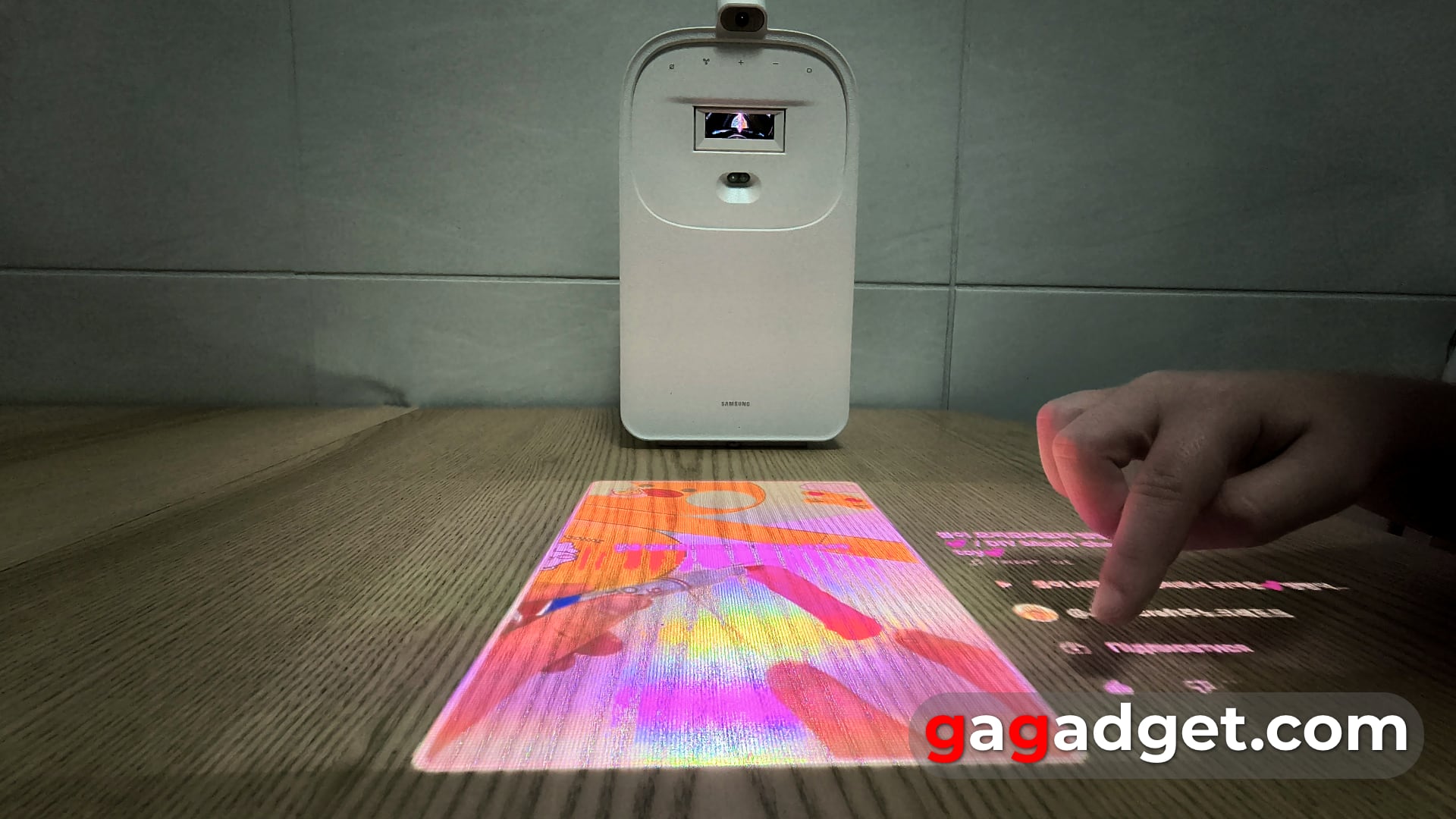Ora la vostra scrivania è sensibile al tocco: recensione del proiettore laser interattivo Samsung The Premiere 5