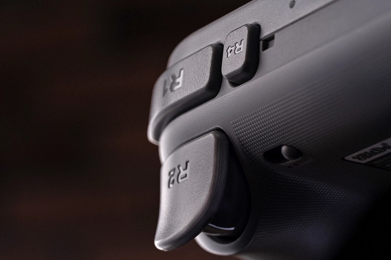 8BitDo Pro 3 controller with charging station 8BitDo Pro 3 controller with charging station