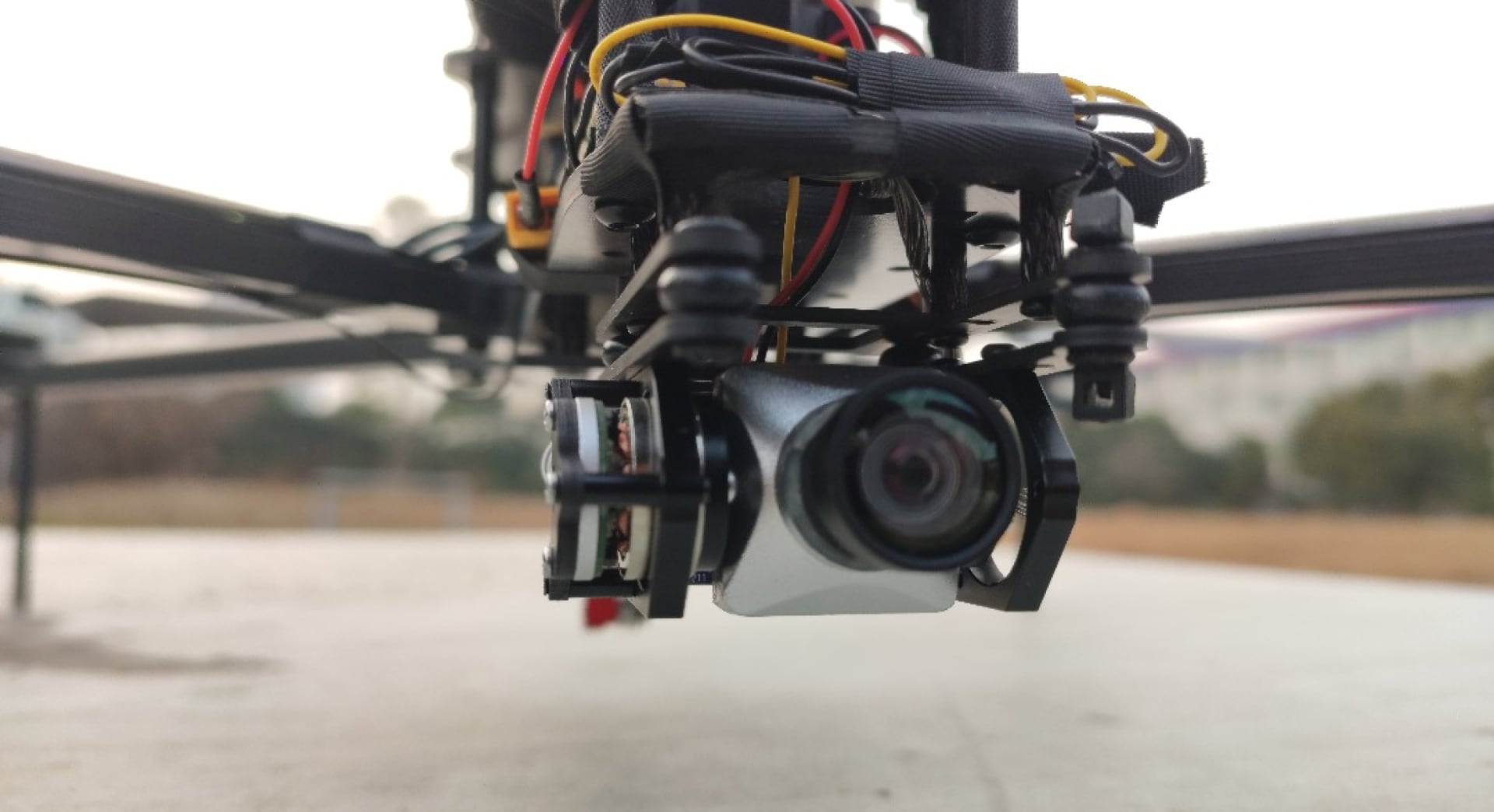 "Shmavik" al posto del DJI Mavic. Il produttore ucraino vuole sostituire il popolare drone cinese sul campo di battaglia