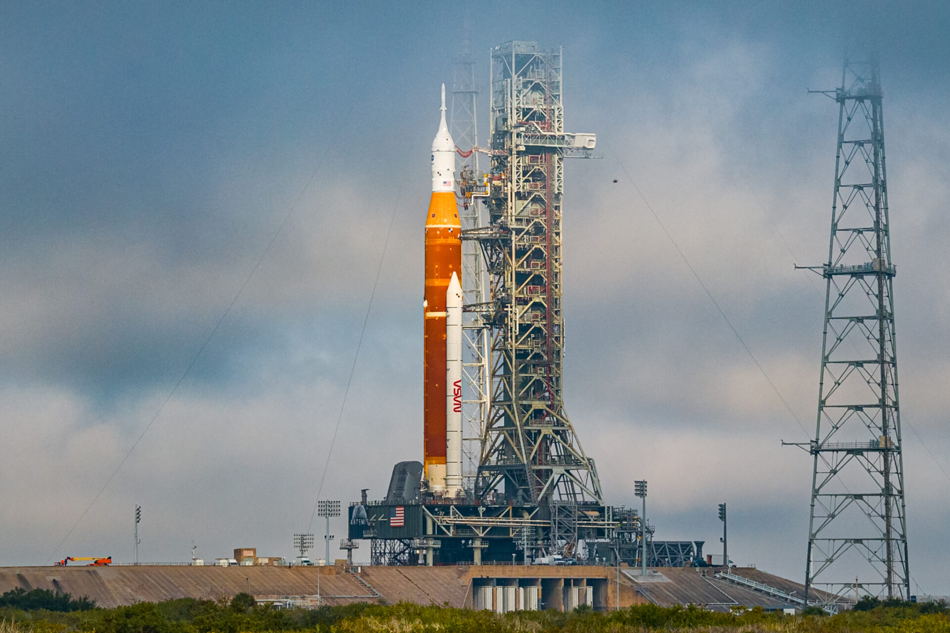La NASA è fiduciosa nella missione lunare Artemis I di domani, nonostante i danni al razzo SLS