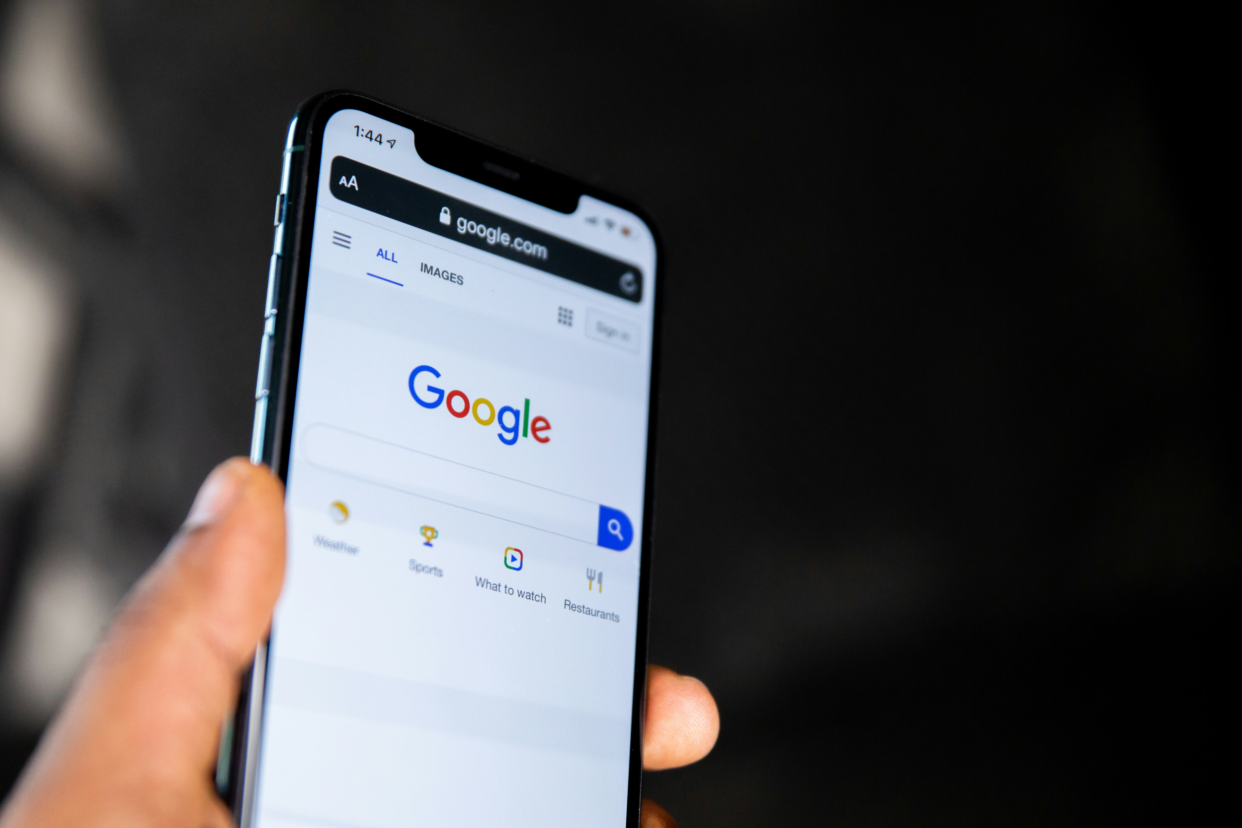 Google paga agli editori migliaia di dollari per usare la sua AI per scrivere articoli - media outlet Google paga agli editori migliaia di dollari per usare la sua AI per scrivere articoli - media outlet
