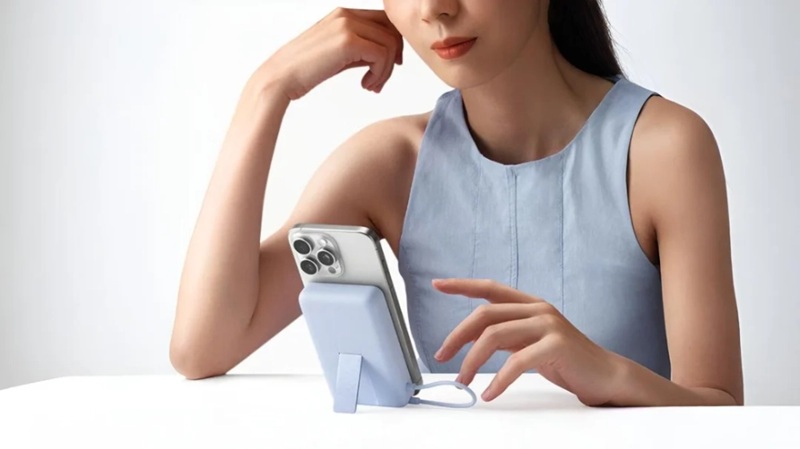 Smartphone stand